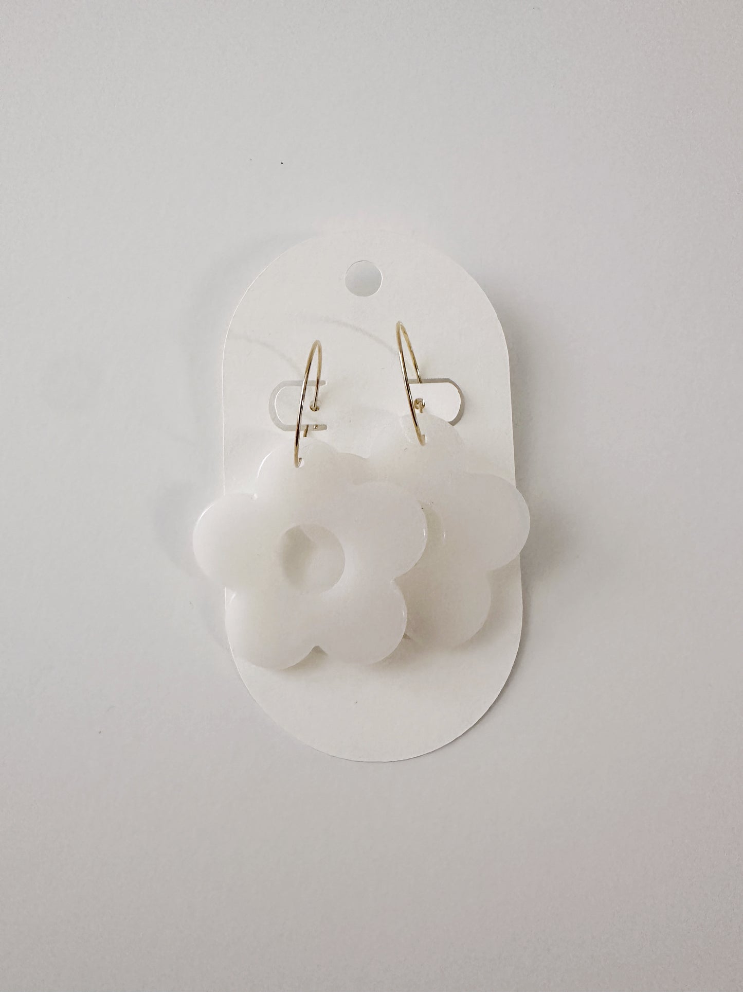 Milky & Magenta Daisy Earring