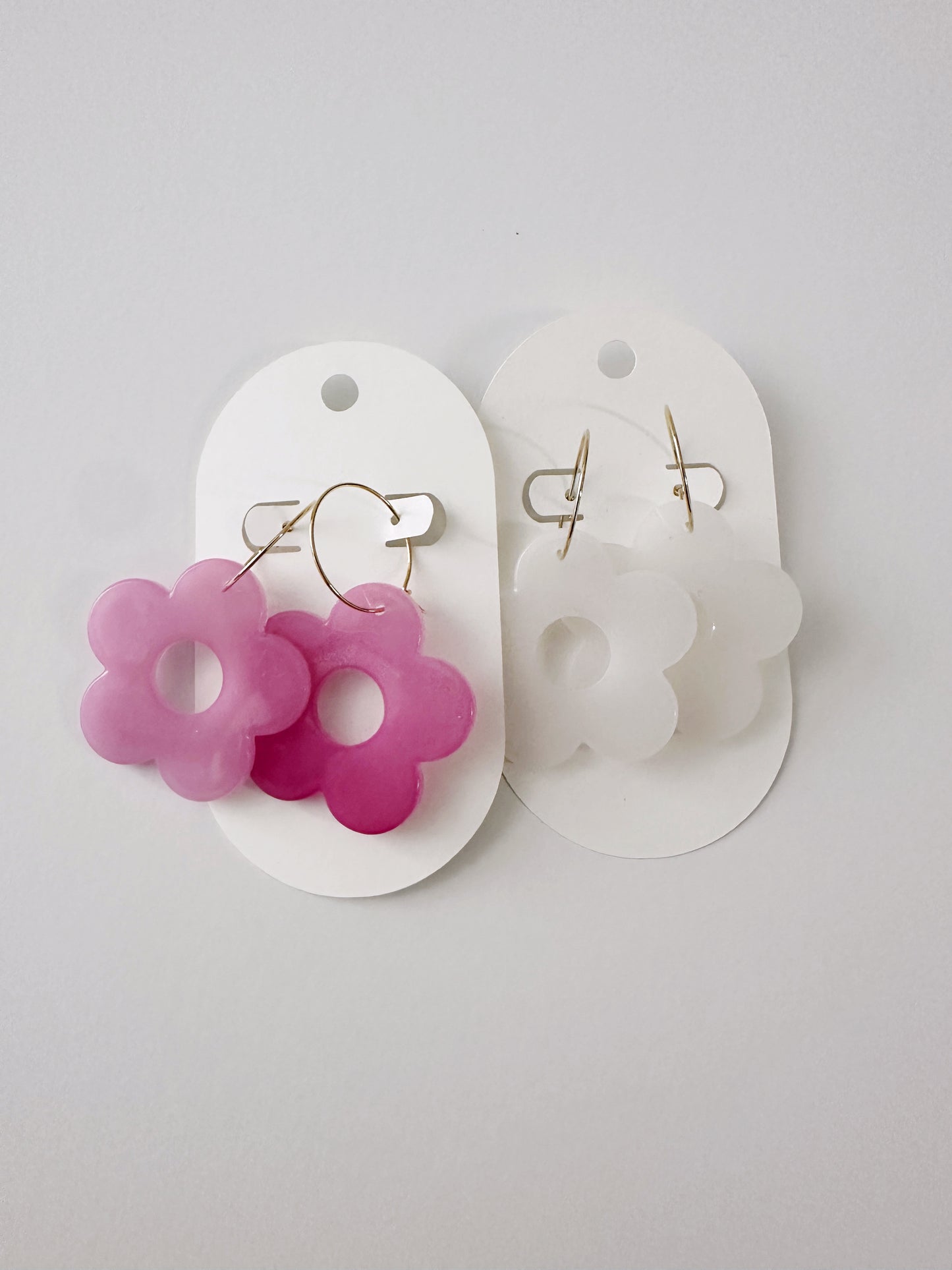 Milky & Magenta Daisy Earring