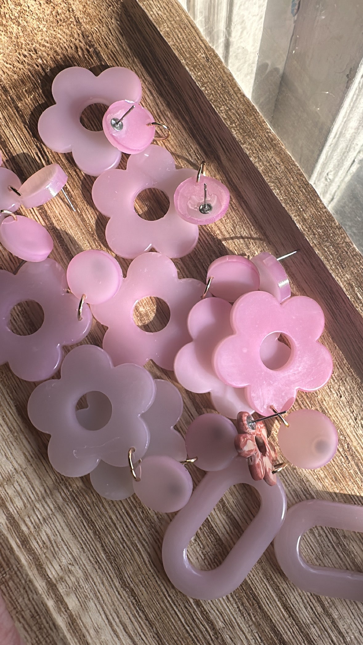 Milky & Magenta Daisy Earring