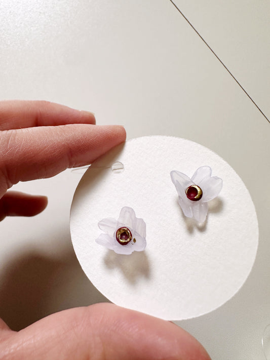 Milky flower Stud earrings